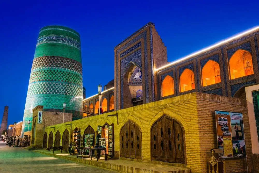 Usbekistan_Chiwa_by_night_Klueger_Reisen