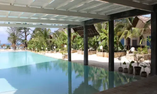 Zanzibar_FUN Beach_Restaurant mit Pool_KLüger Reisen