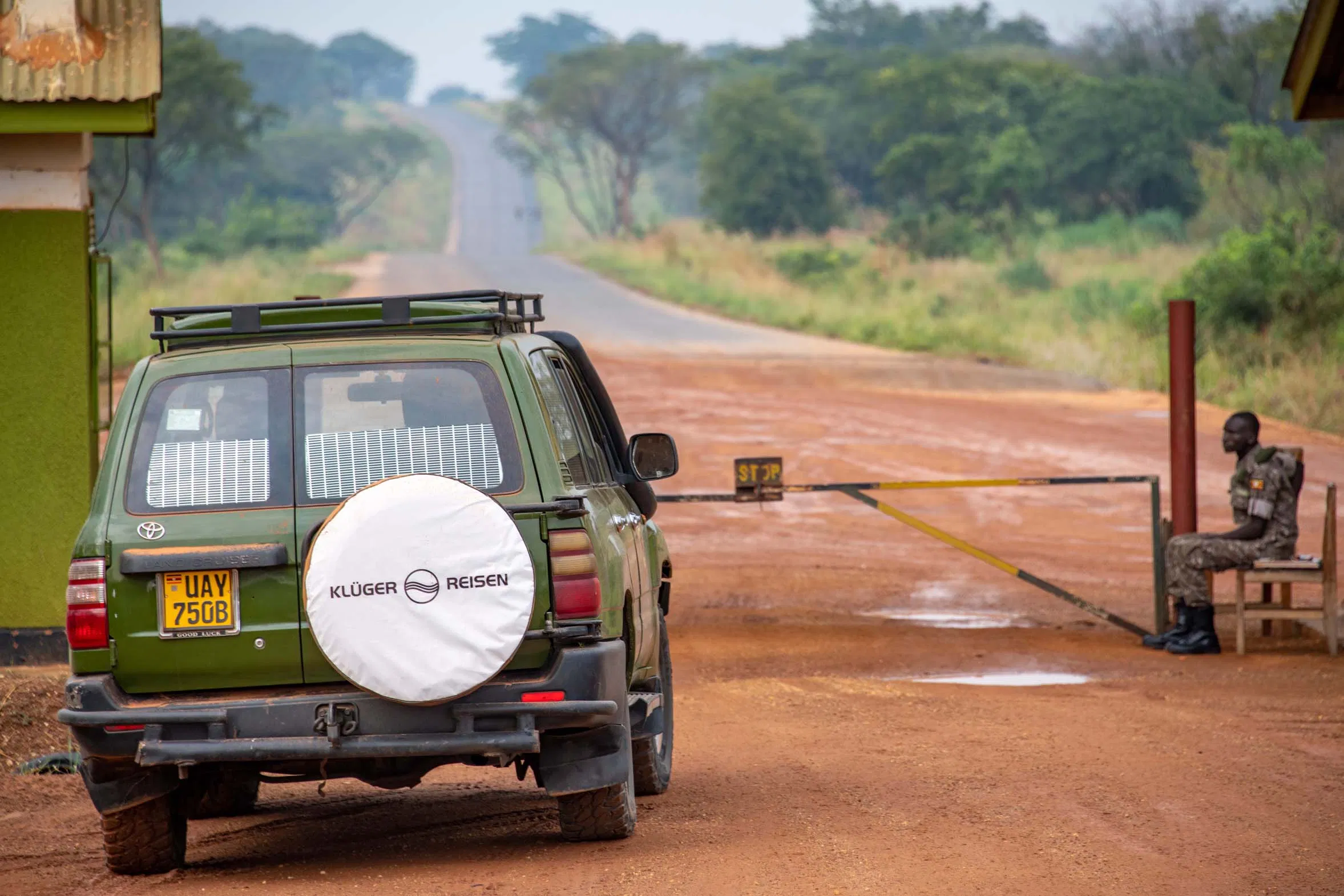 Uganda_Matthias_Einfahrt_Murchinson_NB_Klueger_Reisen